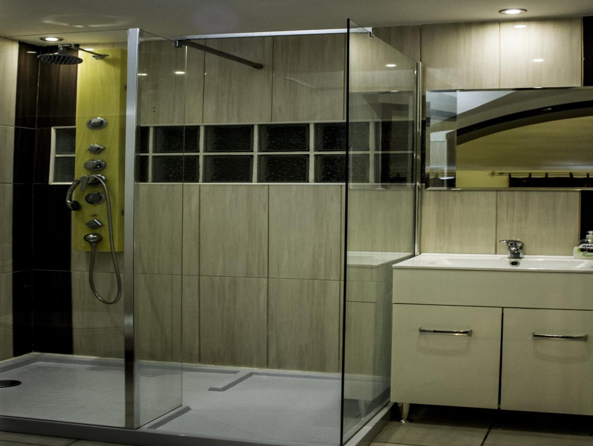 The Training Station Hotel Budapest Luaran gambar